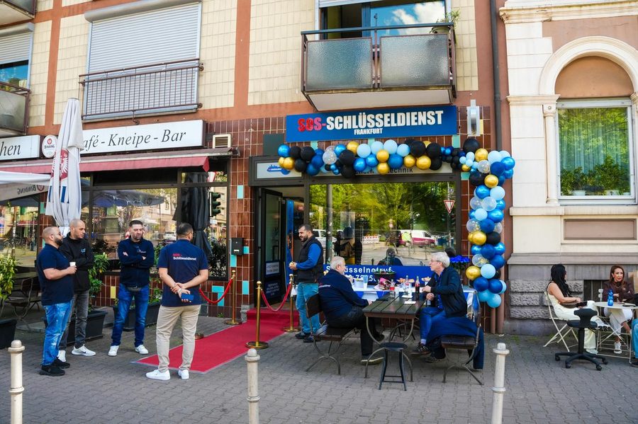 Schlüsselladen SOS Schlüsseldienst Frankfurt – Außenansicht Pfingstweidstraße